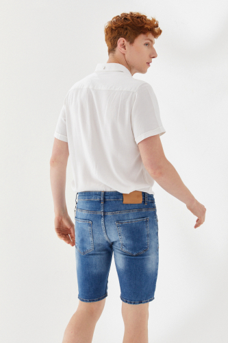 Önü Yırtık Zincirli Boru Paça Dizüstü Skinny Fit Denim Kısa Pantolon Mavi - 4